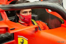 Ferrari seat fitting for Sainz on first day working at Maranello
