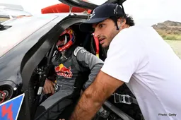 Sainz jr. and Sainz Sr. in hot waters with Dakar stewards