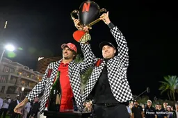 Sainz shows his hand at golf, and wins