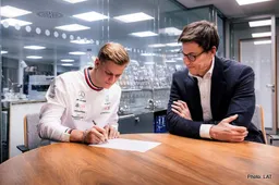 Schumacher becomes Mercedes reserve driver