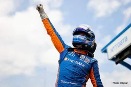 Indy 500: Dixon claims pole to deny Young Guns