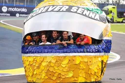 Vettel leads F1 drivers in homage to Ayrton Senna in Sao Paulo