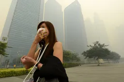Smog and unhealthy air hover over Singapore
