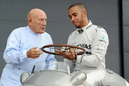 Stirling Moss recovering in hospital