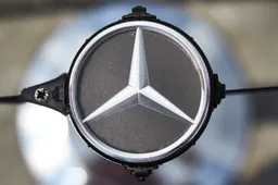Mercedes to decide token strategy before Melbourne