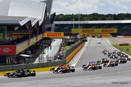Sprint Qualifying top three awarded wreaths, no podium