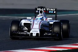 Susie Wolff crashes with Nasr during Barcelona test