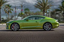 Exploring the UAE's Scenic Routes: Top 5 Drives with a Luxury Car