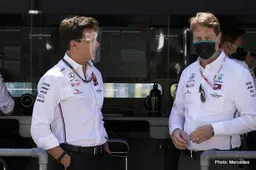Wolff: 'Gloves are off' in battle with Red Bull