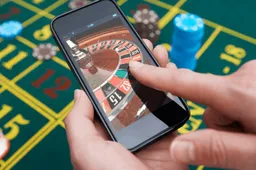 Which Format is Better for Beginners: Mobile Casinos or Desktop?