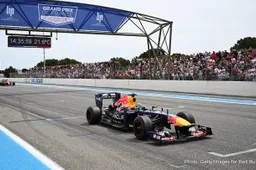 Isack Hadjar thrills home fans in Red Bull RB7 during Grand Prix de France Historique at Paul Ricard