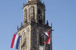 martinitoren vlag half stok cc by sa 25 onderwijsgek 549x408 915x518 dodenherdenking