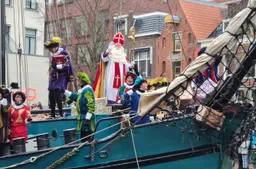 sint stoomboot pieten