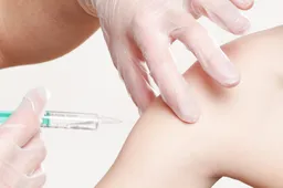 vaccinatie corona prik