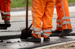 wegwerkzaamheden oranje broek