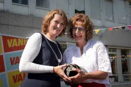 Onderscheiding bij VanHully_door Andrea Hooymans_20260702_146 Offline