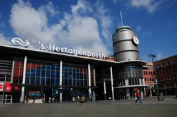 centtral station den bosch with offices panoramio