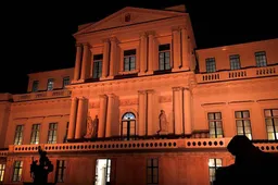 Oranje provinciehuis vanwege ‘Orange the World’