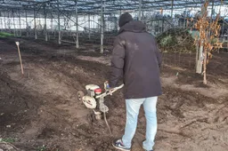 blog11 januari 1 ha kas spitten onder een sneeuwdak