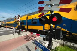 240501 0617 Spoorwegovergang Churchilllaan Burgemeester van Houtlaan