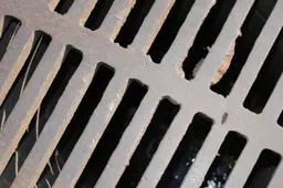 publicdomainpictures-sump-cover-217259_1280