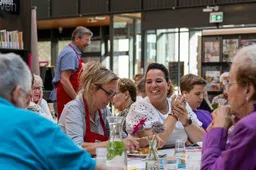tafel tijdens diner bieb Vleuterweide juni 2024