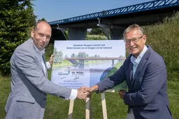 Ondertekening brug Buizerdweg (© Fotostudio Wierd)