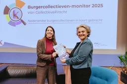 Tine De Moor geeft eerste monitor aan Claartje Brons