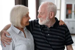 senior-people-confronting-alzheimer-disease-together (1)