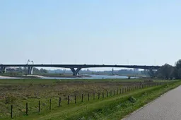 Pleijroute in Arnhem.Foto Ruud van Capelleveen. Andrej Sacharovbrug vanaf de Malburgse Bandijk