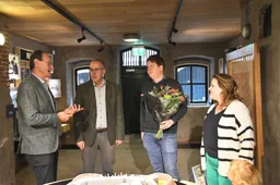 foto Jos Peters en Aart Slob 20.000e bezoeker Fort Pannerden