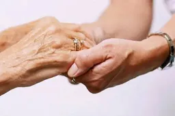 holding-hands-66959f4bd7e0a