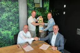 ondertekening-bloemwaard-aannemingsovk-mei-2026-stefan-jeremy-ferry-michiel