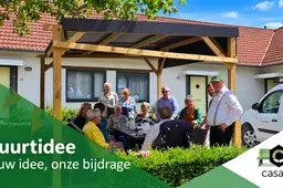Buurtbijeenkomst onder de houten pergola