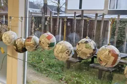 Kerstballen in maak groep 2 en 3 Veldzijde