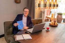 Ad Maassen presenteert zijn nieuwe boek (foto Peter Noy C)