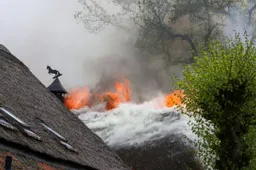 19-04-2026 Dakbrand boerderij Uden 01