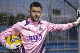 Man Utd enter push for 'new De Gea' who is 'Europe's most promising young keeper'