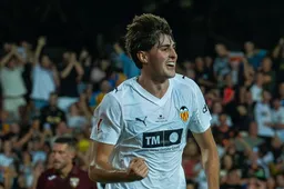 Man Utd line up move for Valencia midfielder who can play from deep