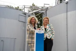 Dagelijks bestuurslid Miranda Wesselink en omgevingsmanager Jessica Stoker