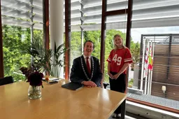 Meppel Burgemeester Arjen Maathuis met Kinderburgemeester Tess Kist