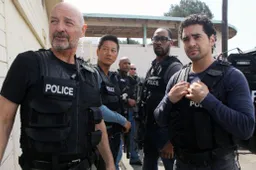Trailer Gang Related met Terry O'Quinn