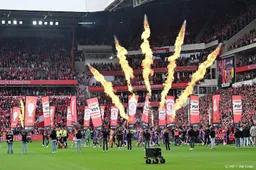duizenden kijken in eindhoven op straat naar psv sparta