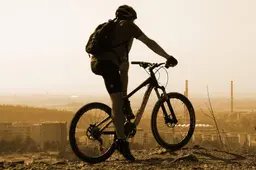 ivoxis-cyclist-1700871_1920