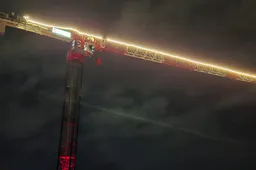 2025-12-08 kersverlichting in hijskraan