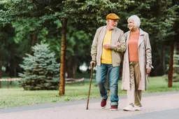 ouderen20wandelen20 20istock 1265072224