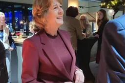 foto Annelies afscheid(1)(1) liggend