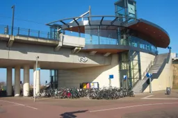 Nijmegen railway station Lent c Seimen Burum