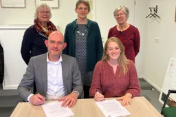 20251127 Knarrenhof ondertekening