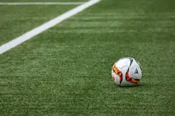 kunstgras rubbergranulaat korrel voetbal veld pixabay